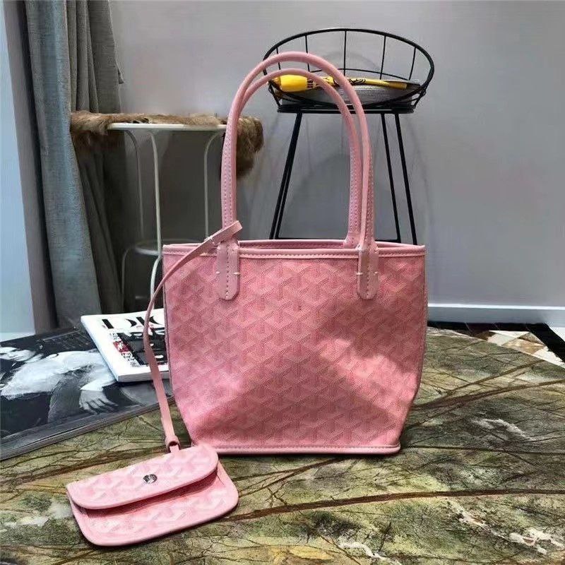 Трендовые сумки Goyard