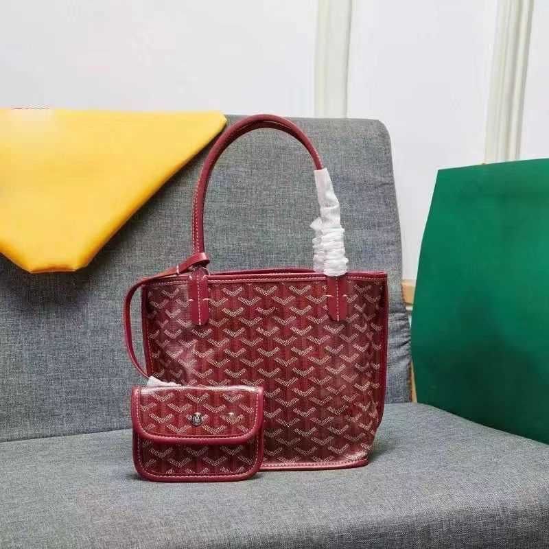 Трендовые сумки Goyard